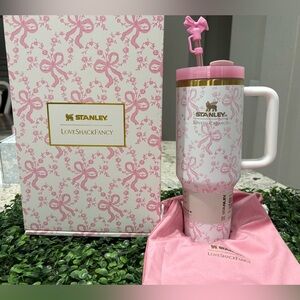 STANLEY + LoveShackFancy 40oz
Quencher Tumbler* COQUETTE BOW
CHANTILLY